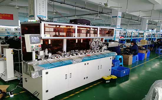 自動(dòng)送線剪切編織包銅箔機(jī)現(xiàn)場(chǎng)圖片 自動(dòng)送線剪切編織包銅箔機(jī)現(xiàn)場(chǎng)圖片